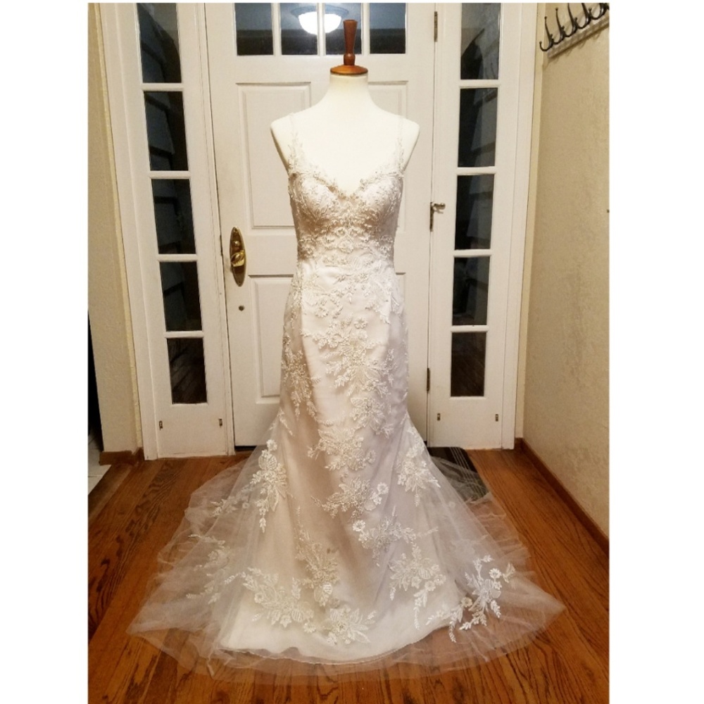 Casablanca Bridal Gown 2153NG - NEW, unaltered